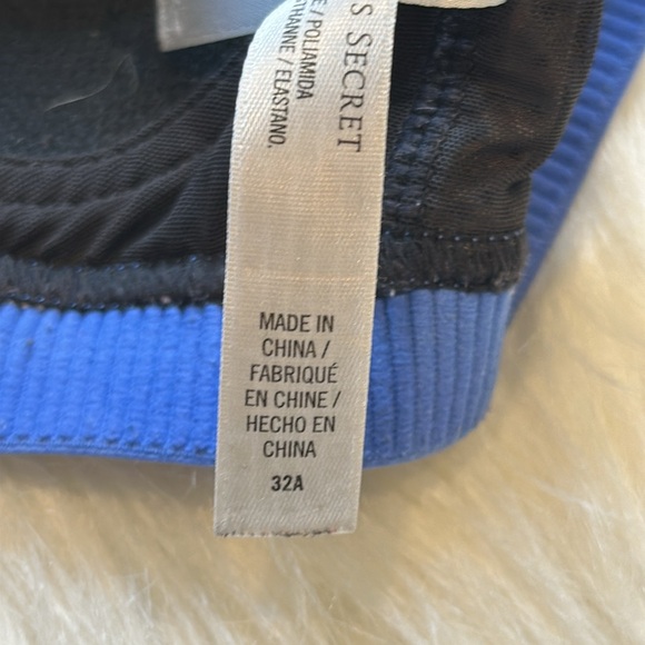 Victoria’s Secret Fireworks Sports Bra size 32A - Picture 3 of 4